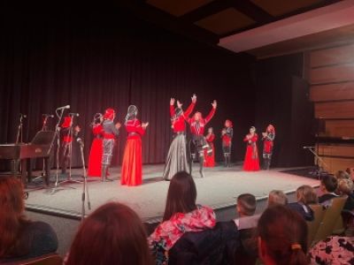 Taneční představení folklorního souboru z Gruzie